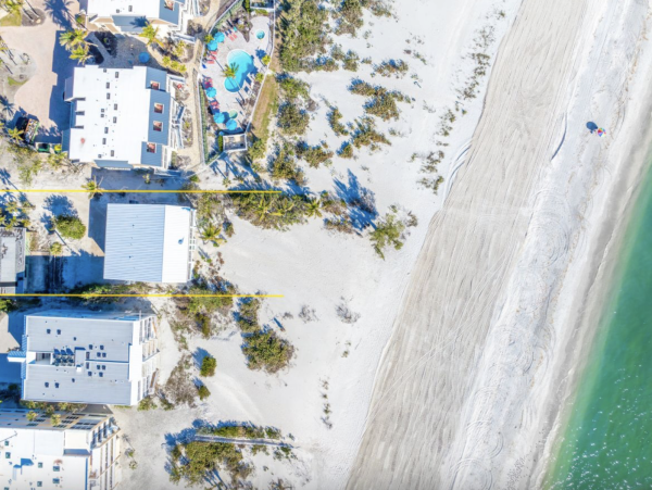 Intimate 4 unit beachfront complex